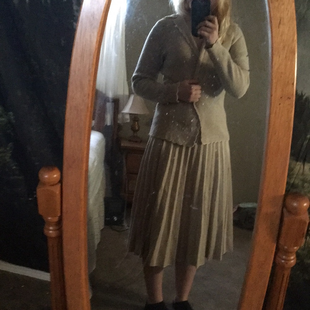 ☕️ Vintage Sweater Skirt Set! 